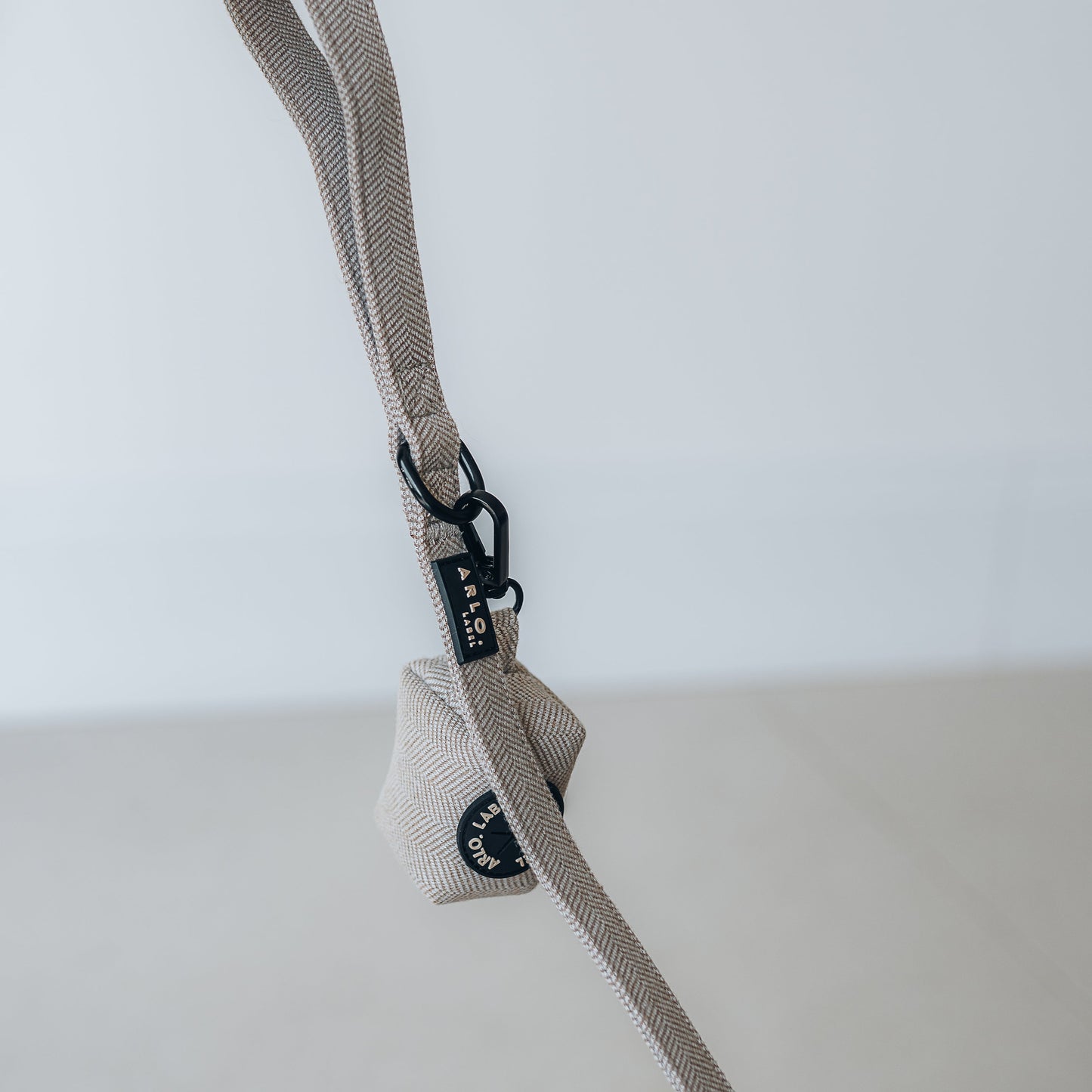 Brown Tweed Lead